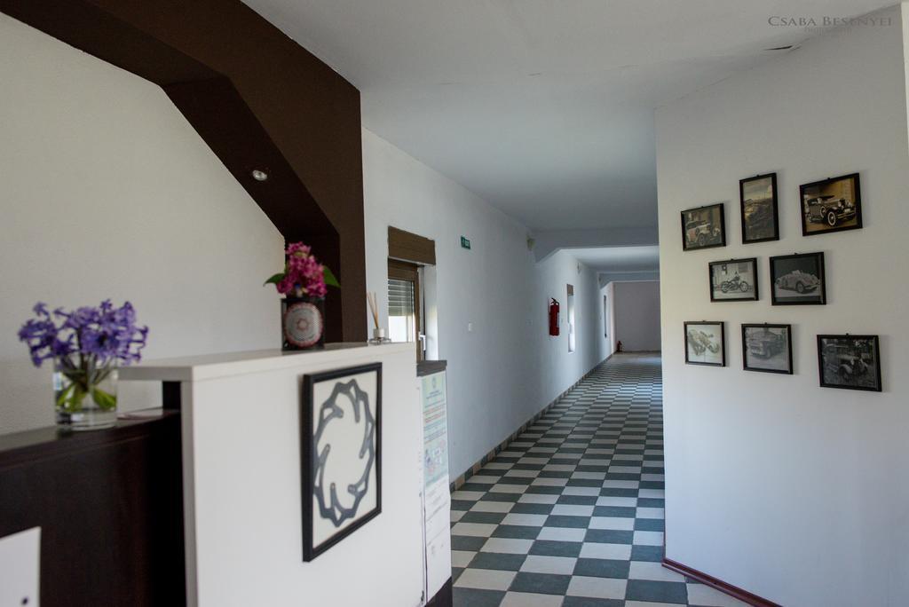Speedhouse Apartment Alba Iulia Bagian luar foto